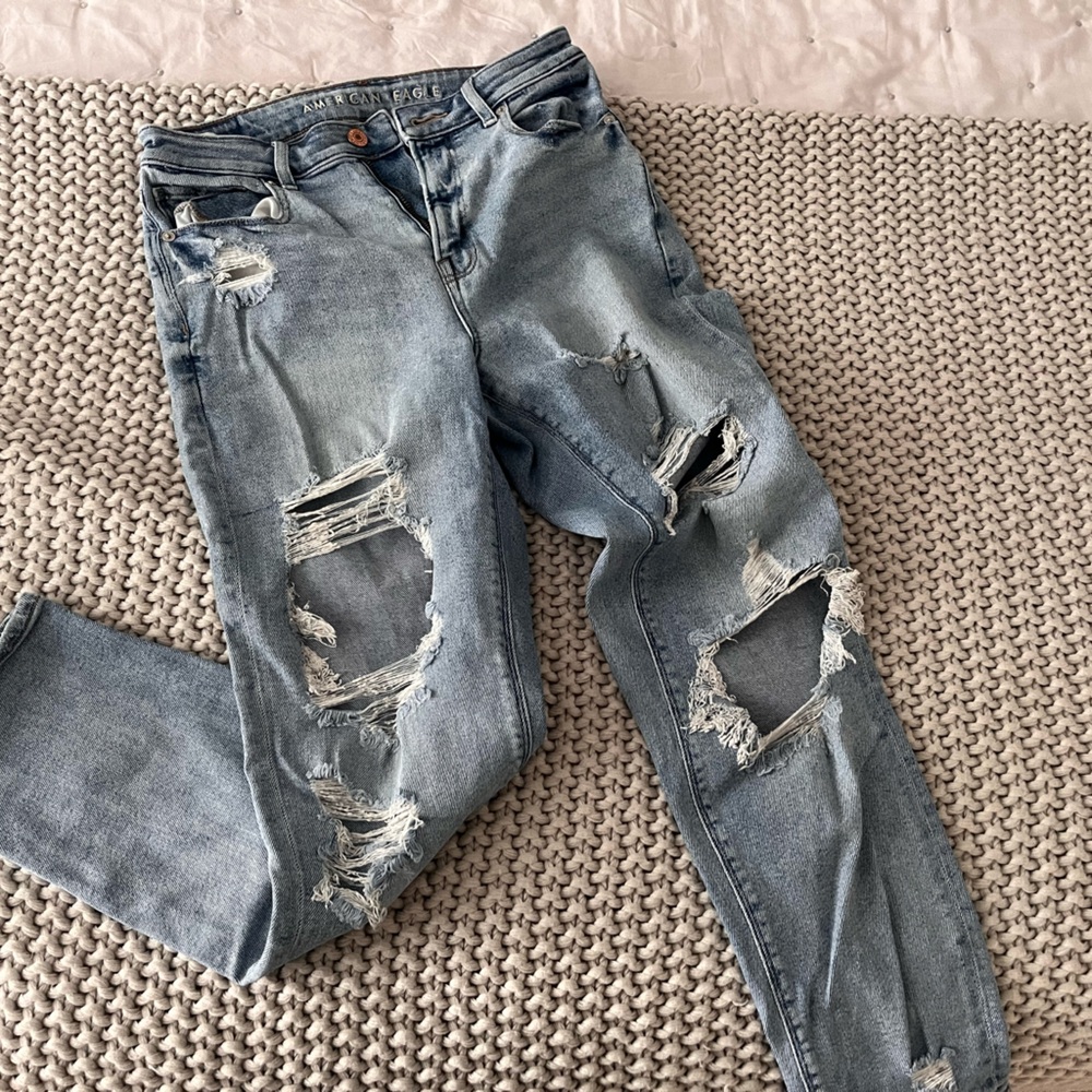 Size 4 American Eagle mom jeans